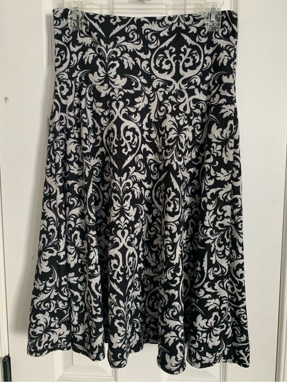 DRESS BARN Women’s Black Gray Print Brushed Pull On Elastic Waist Unlined Skirt